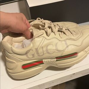 Gucci Off-White Sneakers with Red and Green Stripes